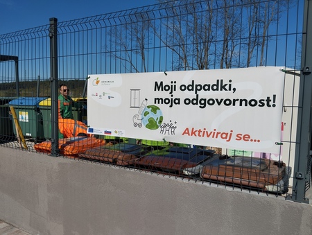 Zabojnik z odpadki, Vir: Občina Sežana